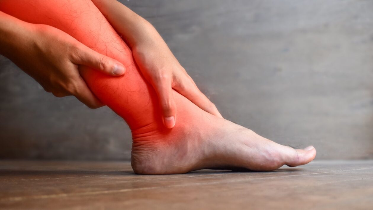 Vitamina K protege vasos e fortalece a circulação das pernas. (Foto: Getty Images via Canva)