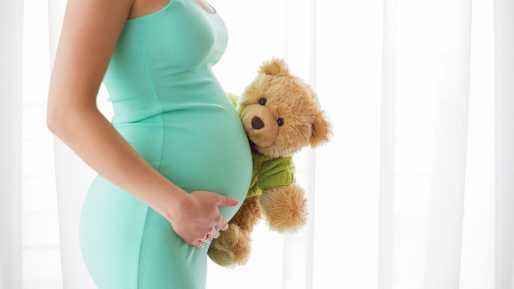 Pré-natal eficaz faz Brasil zerar HIV em bebês. (Foto: Kaspars Grinvalds via Canva)