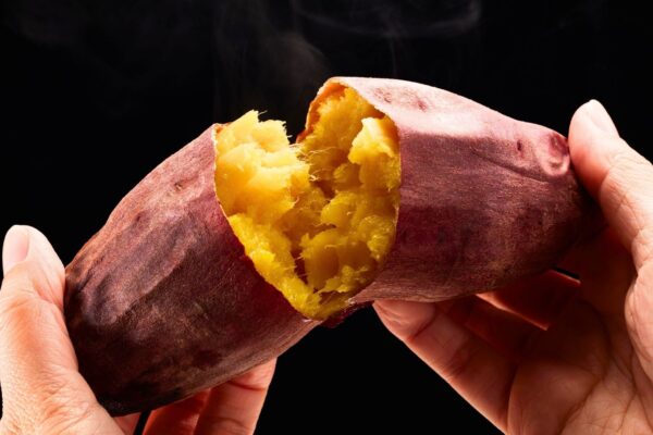 Sabor doce da batata-doce ajuda a controlar o açúcar. (Foto: Aflo via Canva)