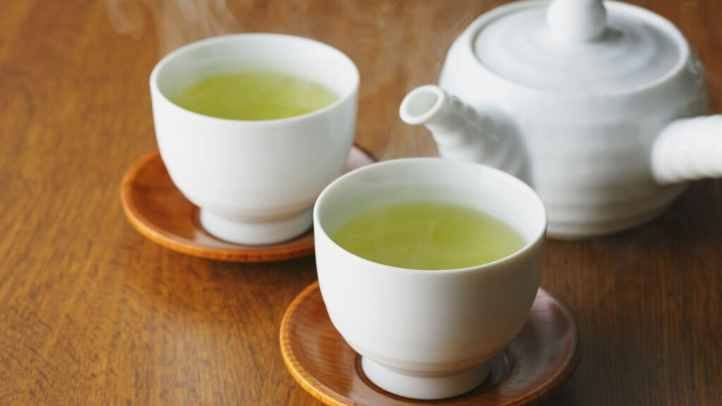 EGCG do chá verde atua contra inflamação e estresse oxidativo. (Foto: Aflo via Canva)