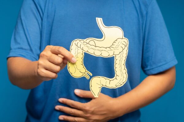 Dieta e sedentarismo impulsionam câncer colorretal precoce. (Foto: Vecteezy Images via Canva)