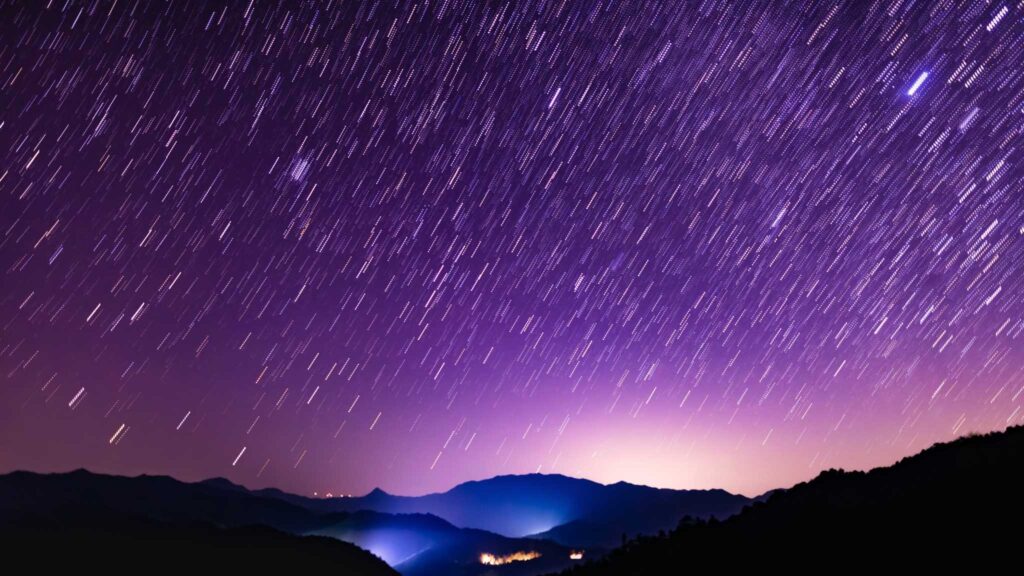Geminídeas promete espetáculo raro e fácil de observar no céu cearense (Imagem: Getty Images/ Canva Pro)