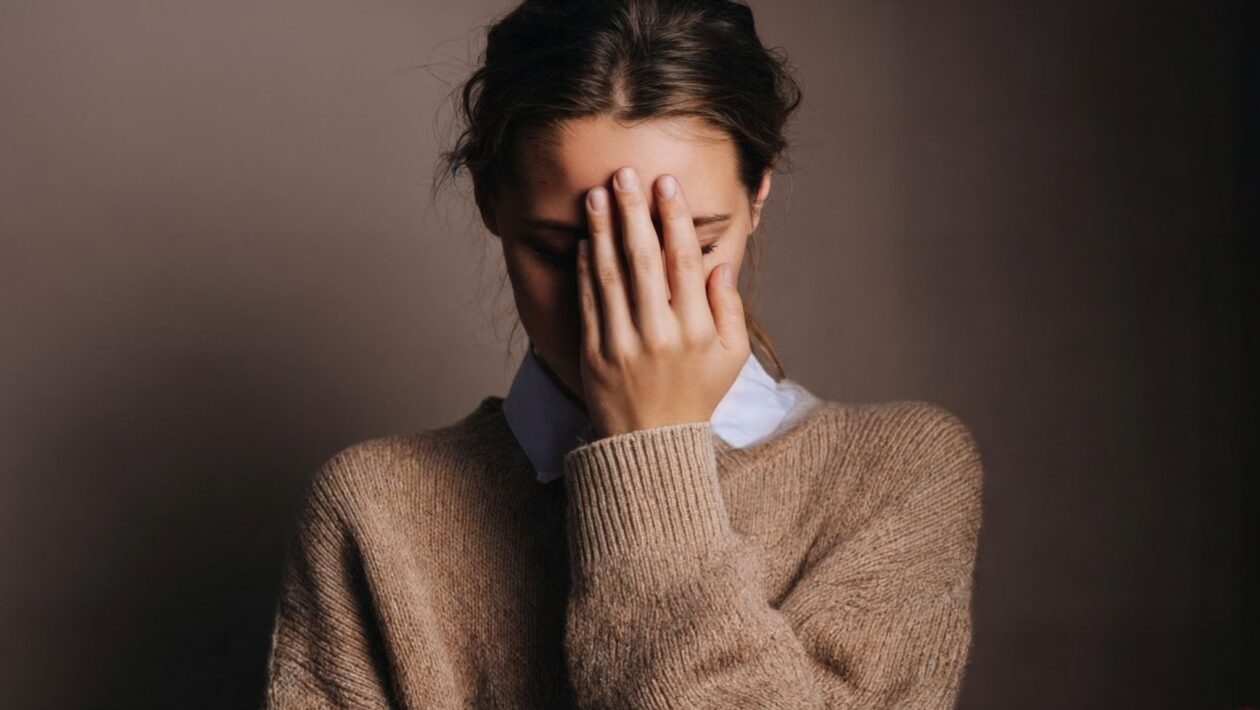 Colina baixa no cérebro pode influenciar quadros de ansiedade. (Foto: Handmadefont via Canva)