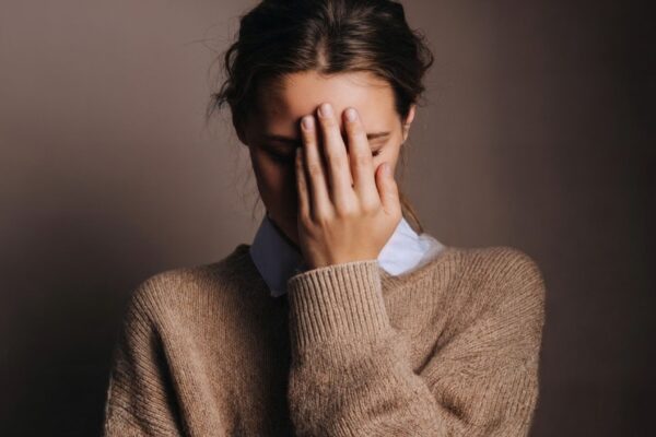 Colina baixa no cérebro pode influenciar quadros de ansiedade. (Foto: Handmadefont via Canva)