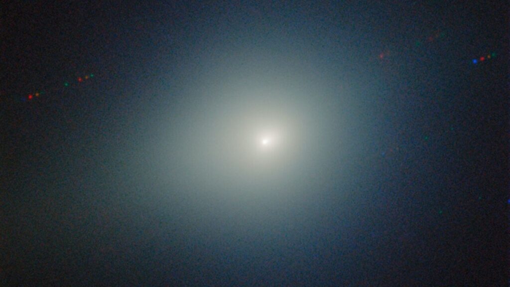 Observações revelam mudanças químicas e visuais do cometa interestelar (Imagem: NSF NOIRLab)