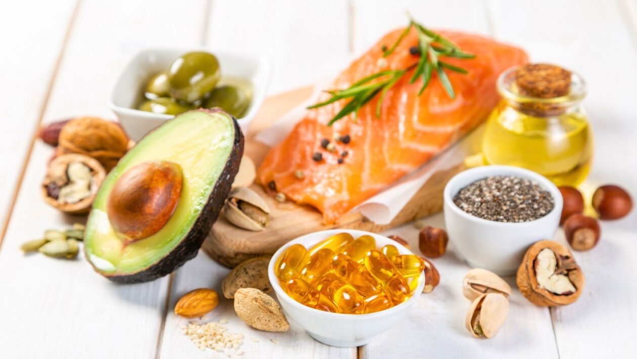 Ômega-3 insuficiente prejudica coração e cérebro. (Foto: Oleksandranaumenko via Canva)