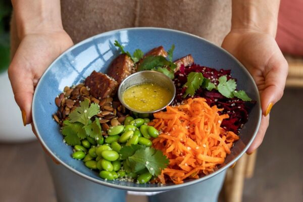 Alimentos vegetais reduzem risco de morte em cardiometabólicos. (Foto: Getty Images via Canva)