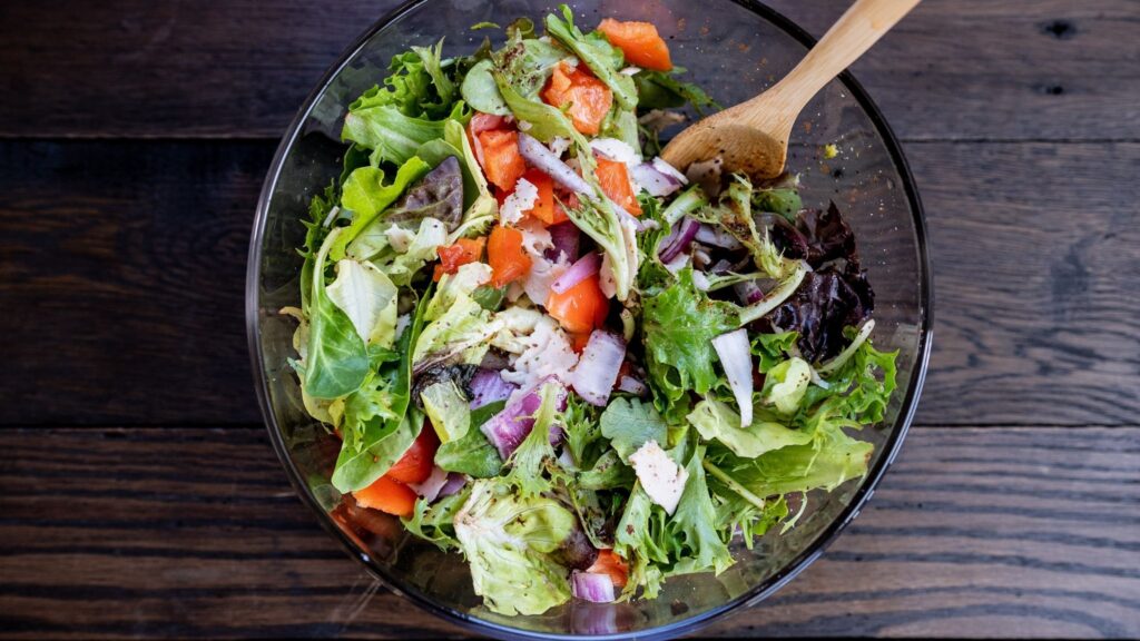 Dieta vegetal melhora a longevidade e a saúde do coração. (Foto: Getty Images via Canva)