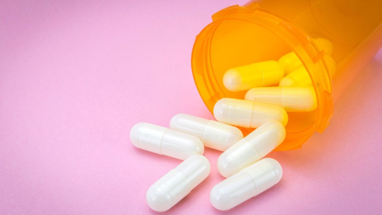 Escitalopram normaliza áreas cerebrais ligadas à ansiedade. (Foto: Getty Images via Canva)