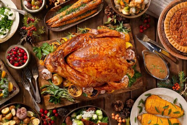 Ceia segura começa na cozinha: higiene evita infecções invisíveis (Imagem: Getty Images/ Canva Pro)