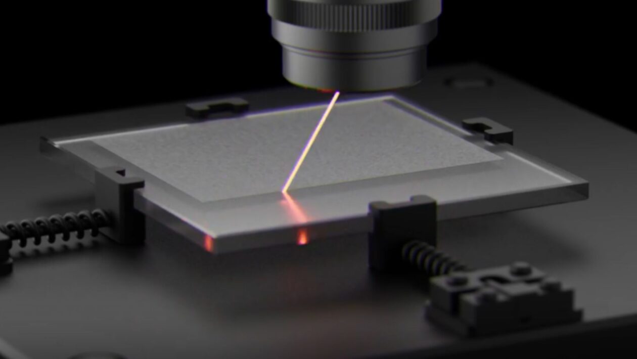 Vidro pode armazenar dados por bilhões de anos sem gastar energia (Imagem: SPhotonix/Reprodução)