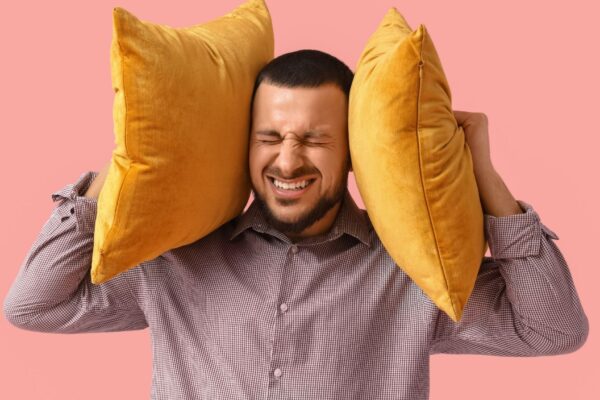 Misofonia afeta como o cérebro processa o som. (Foto: Pixelshot via Canva)