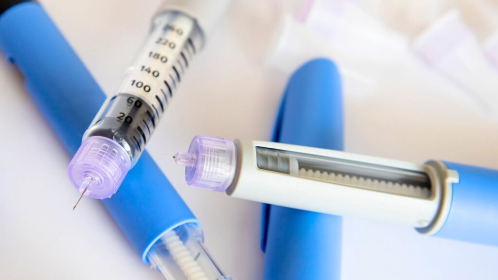 Medicamento reduz inflamação e fibrose hepática. (Foto: Getty Images via Canva)