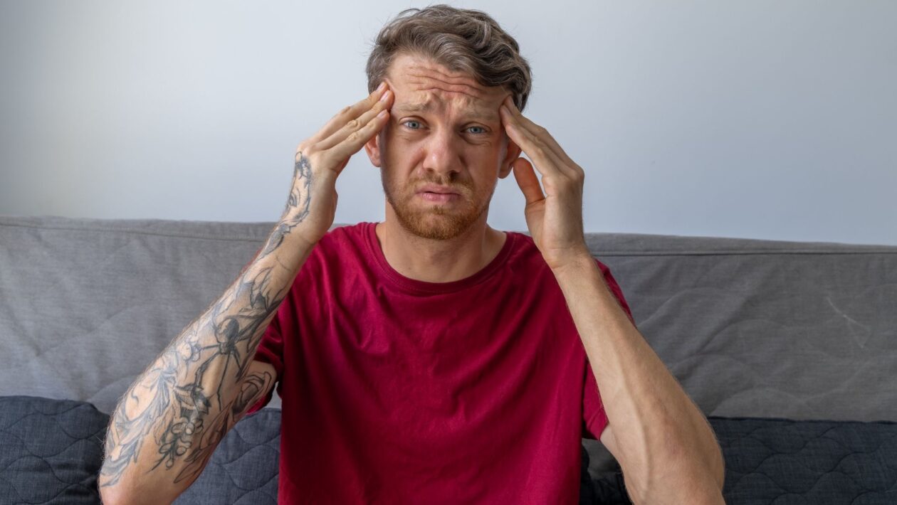 Desatenção e rotina caótica podem indicar TDAH. (Foto: Getty Images via Canva)