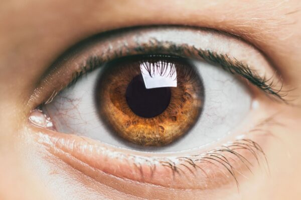 Olho preguiçoso pode recuperar visão com novo método. (Foto: Getty Images via Canva)