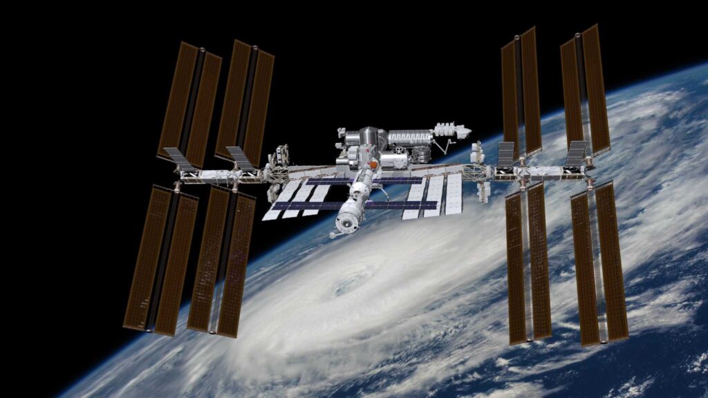 Caminhada espacial adiada enquanto NASA monitora saúde de astronauta (Imagem: Getty Images/ Canva Pro)
