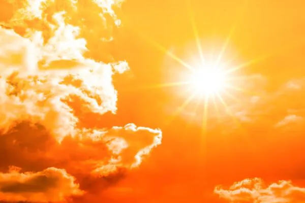 Calor extremo pode acelerar o envelhecimento biológico. (Foto: Getty Images via Canva)