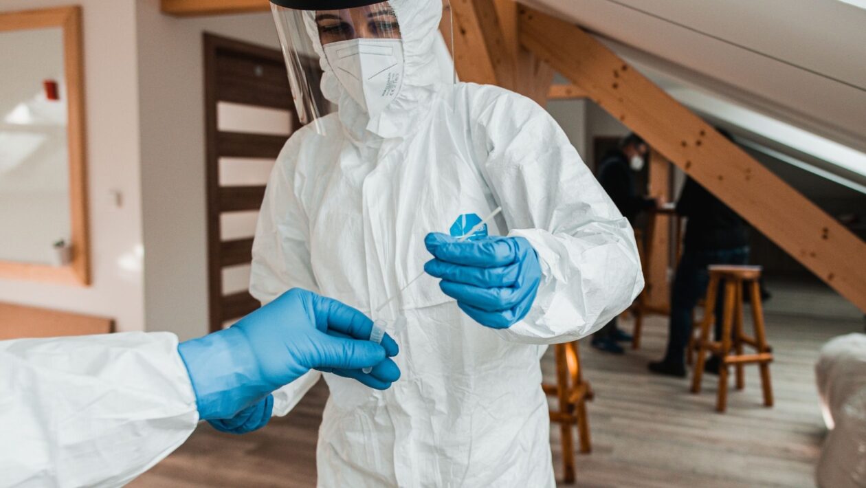 Monitoramento contínuo evita expansão do vírus. (Foto: Pexels via Canva)