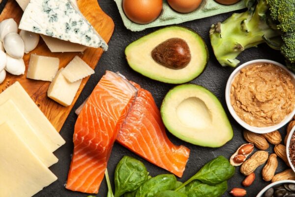 Dieta cetogênica ajuda a reduzir crises epilépticas graves. (Foto: Dolgikh via Canva)