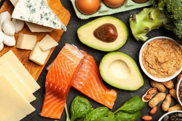 Dieta cetogênica ajuda a reduzir crises epilépticas graves. (Foto: Dolgikh via Canva)