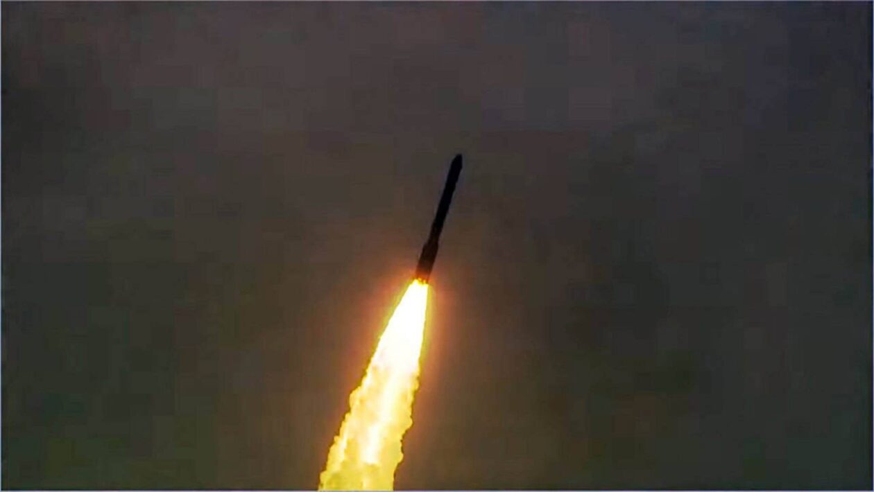 Foguete indiano PSLV falha novamente e satélite brasileiro em risco. (Imagem: Reprodução/ ISRO)