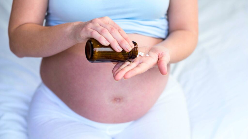 Revisão científica confirma segurança do paracetamol na gravidez. (Foto: Getty Images via Canva)
