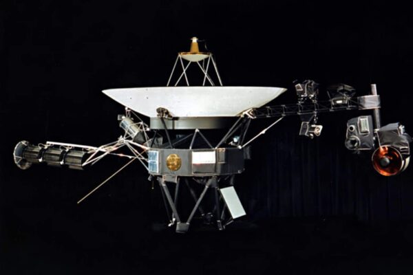Voyager 1 chega a 1 dia-luz da Terra em marco histórico espacial (Imagem: NASA/JPL-Caltech)