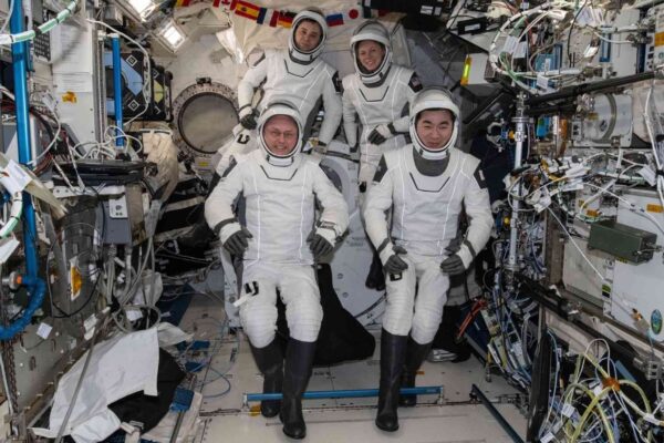 Hoje (14), astronautas deixam a ISS e retornam à Terra pelo Pacífico (Imagem: NASA)