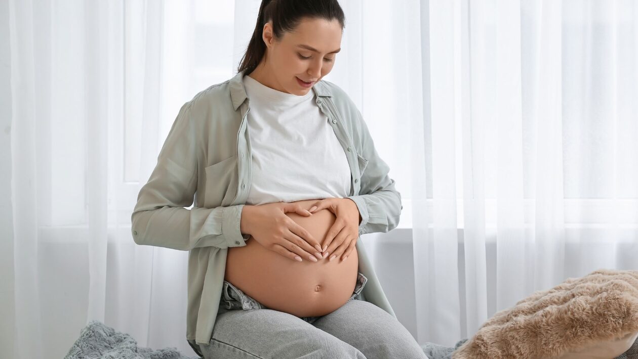 Bactérias intestinais afetam hormônios ligados às emoções. (Foto: Pixelshot via Canva)