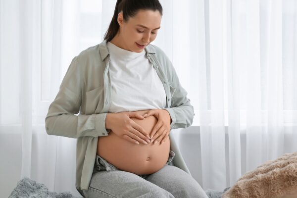 Bactérias intestinais afetam hormônios ligados às emoções. (Foto: Pixelshot via Canva)