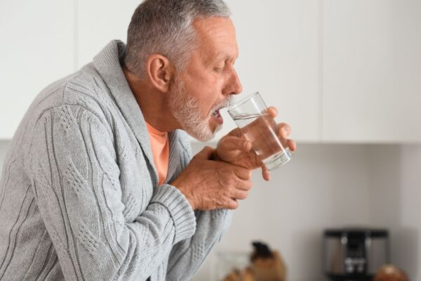 Avanço abre caminho para remédios neuroprotetores. (Foto: Pixelshot via Canva)