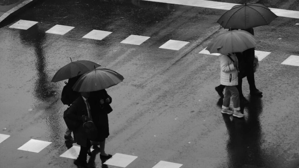 Ondas de calor elevam riscos à saúde e exigem cuidados redobrados (Imagem: Getty Images/ Canva Pro)