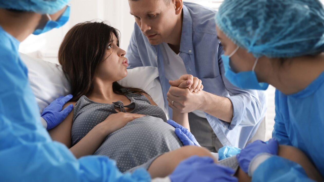 Útero usa sensores de força para regular o parto. (Foto: Africa Images via Canva)