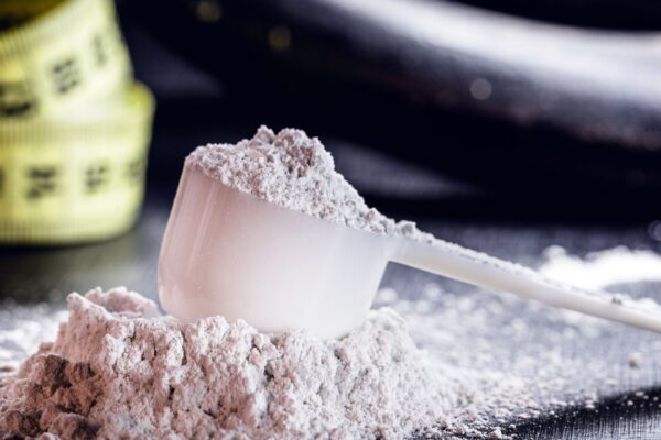 Idosos podem manter massa magra com suplementação simples. (Foto: Getty Images via Canva)