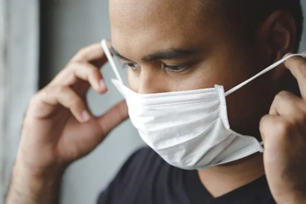 Vírus Nipah preocupa pela gravidade, não pela disseminação. (Foto: Rattanakun via Canva)