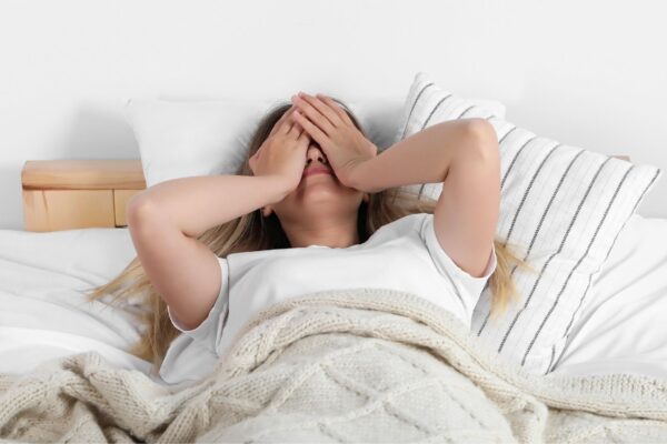 Calor intenso prejudica o sono profundo e a memória. (Foto: Africa Images via Canva)