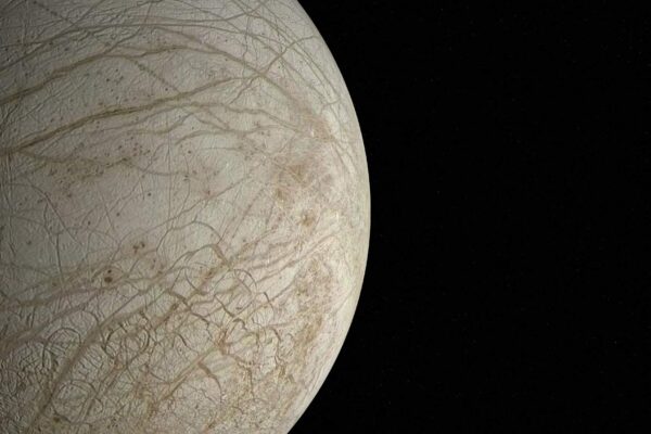 Europa pode ter oceano, mas geologia limita chances de vida alienígena (Imagem: Getty Images/ Canva Pro)