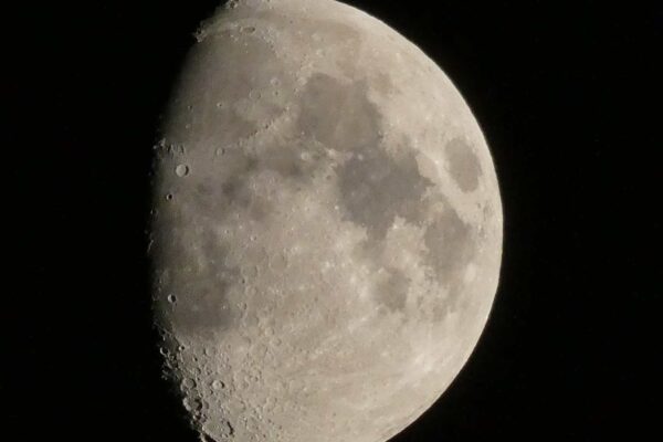 Cientistas criam sistema que mede o tempo com precisão lunar extrema (Imagem: Getty Images via Canva)