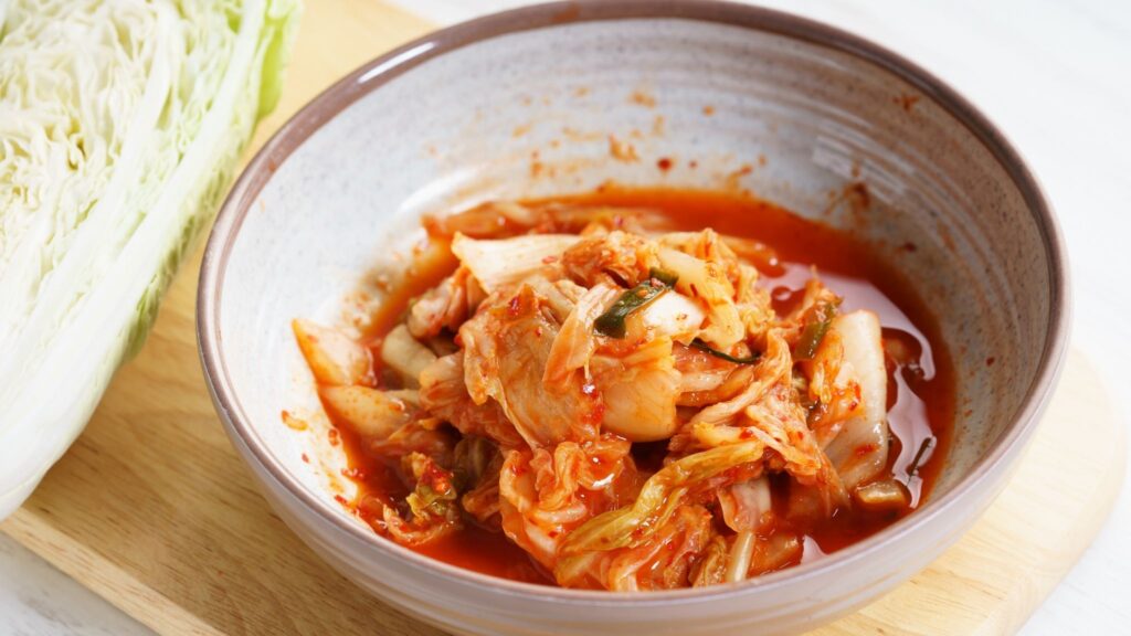 Pesquisa liga consumo de kimchi a defesas mais eficientes. (Foto: Getty Images via Canva)