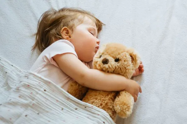 Melatonina pode interferir no ritmo biológico infantil. (Foto: Evgeniya Shugaliya via Canva)