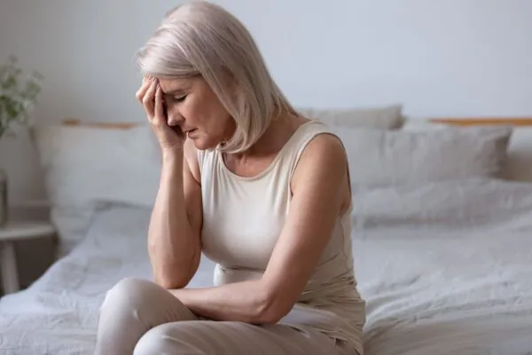 Menopausa pode reduzir áreas do cérebro ligadas à memória. (Foto: Getty Images via Canva)