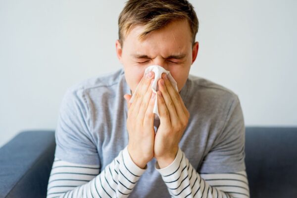 Células do nariz detectam vírus antes de sintomas surgirem. (Foto: Getty Images via Canva)