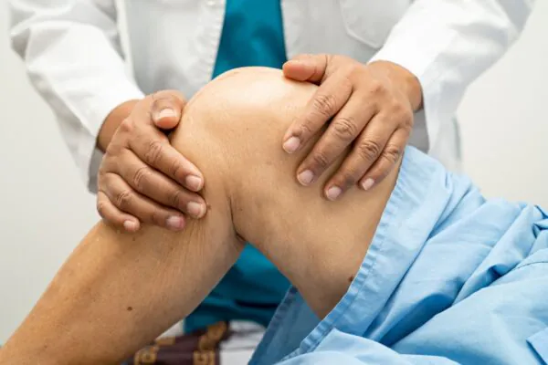 Nova terapia reverte desgaste da cartilagem articular. (Foto: Pamai's Images via Canva)
