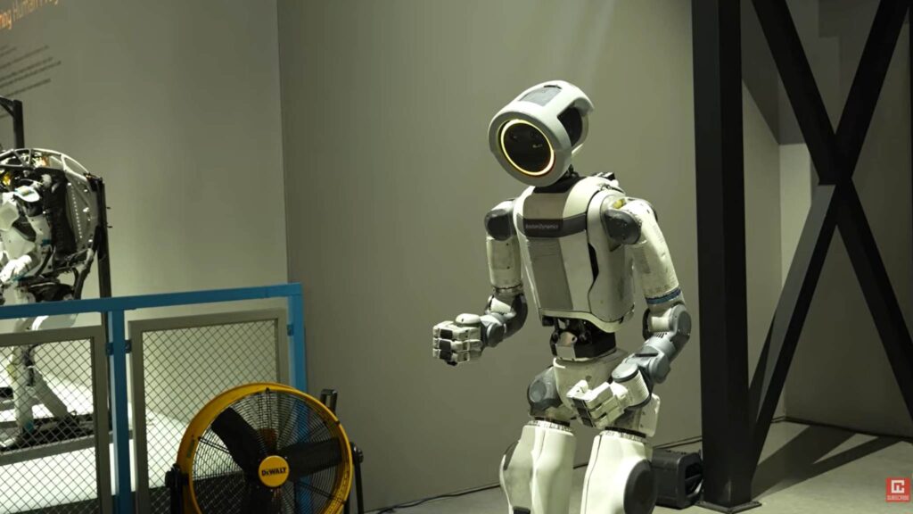 Atlas da Hyundai aprende sozinho e domina a linha de produção. (Imagem: Robô Atlas/ Boston Dynamics/ Cybernews)
