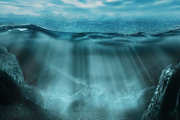 Águas profundas retêm CO₂ e ajudam a regular o clima global (Imagem: Getty Images/ Canva Pro)