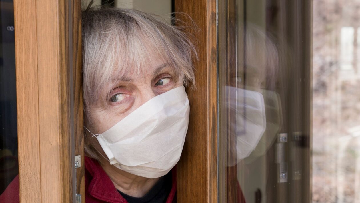 Estudo compara sintomas neurológicos da COVID longa. (Foto: Getty Images via Canva)
