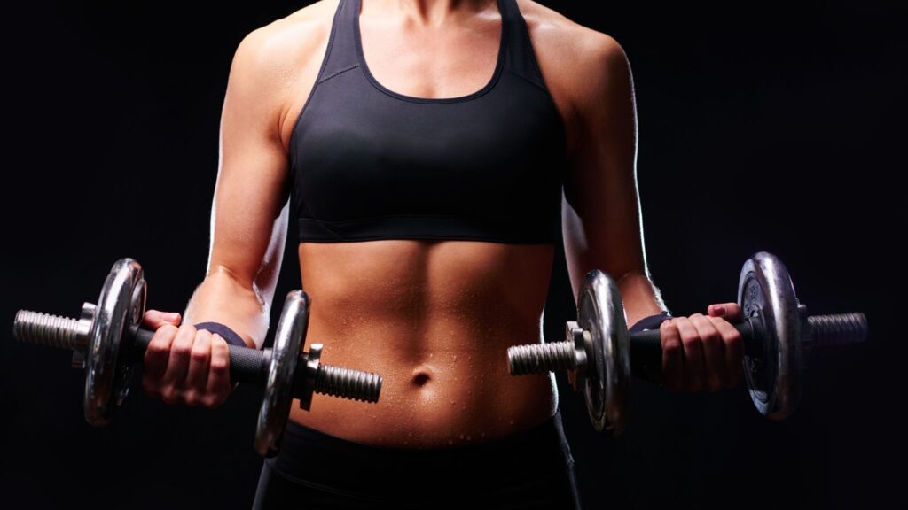 Excesso de treino pode reduzir eficiência e recuperação. (Foto: Getty Images via Canva)