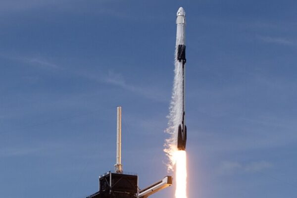 Falha em missão Starlink paralisa lançamentos do Falcon 9 (Imagem: NASA/Joel Kowsky)