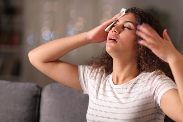 Perda de líquidos pode causar tontura e confusão. (Foto: Getty Images Canva)