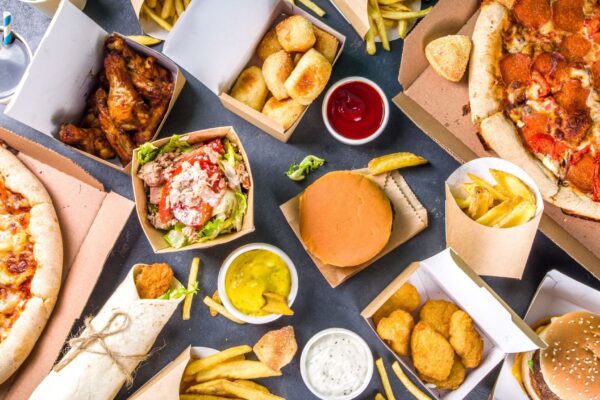 Consumo elevado de ultraprocessados eleva doenças cardíacas. (Foto: Rimmabondarenko via Canva)